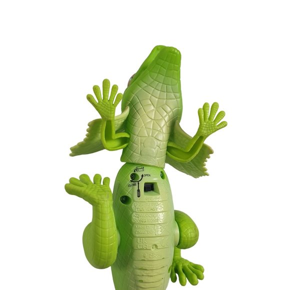 Zuru Robo Alive Walking Light Up Lizard Running Battery Operated Dinosaur Toy - Picture 4 of 6